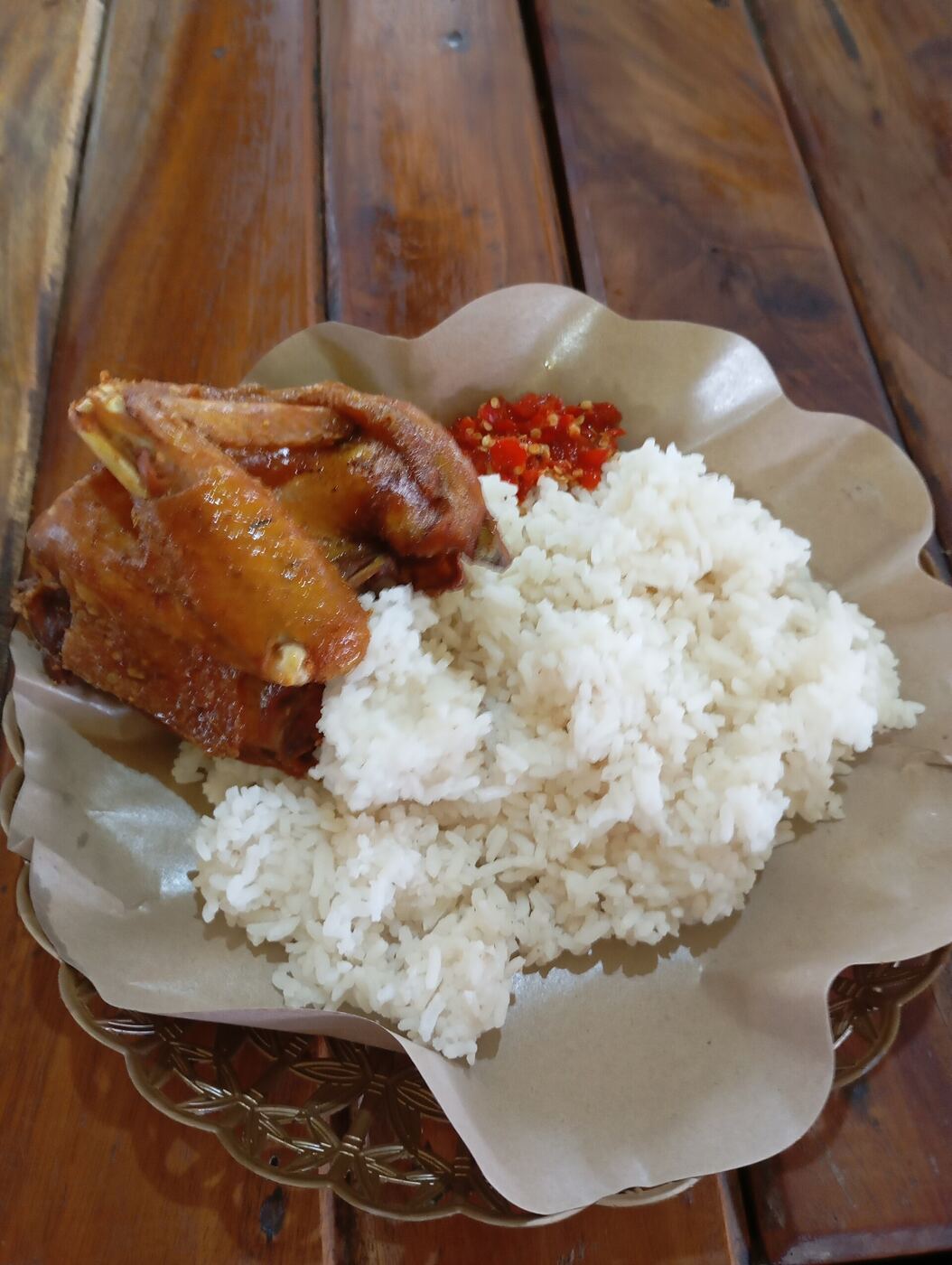 Ayam goreng – Foto hidangan
